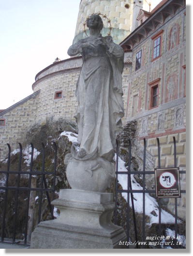 44. 城堡區裡的雕像 