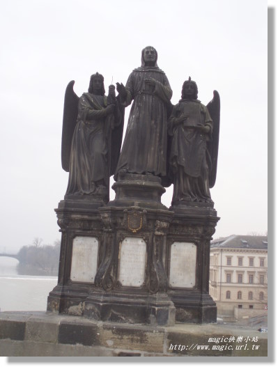 7. 聖法蘭西斯與天使雕像