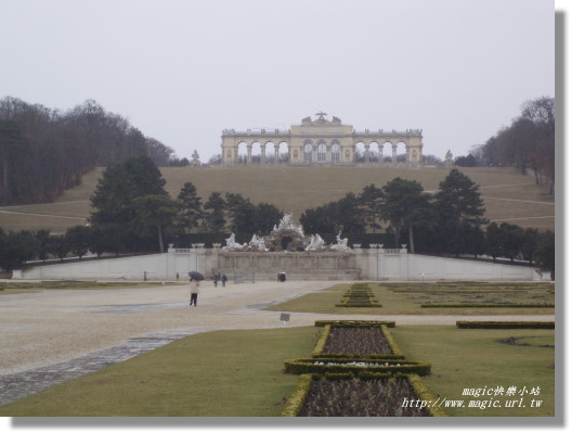 9. 中心花園及海神噴泉